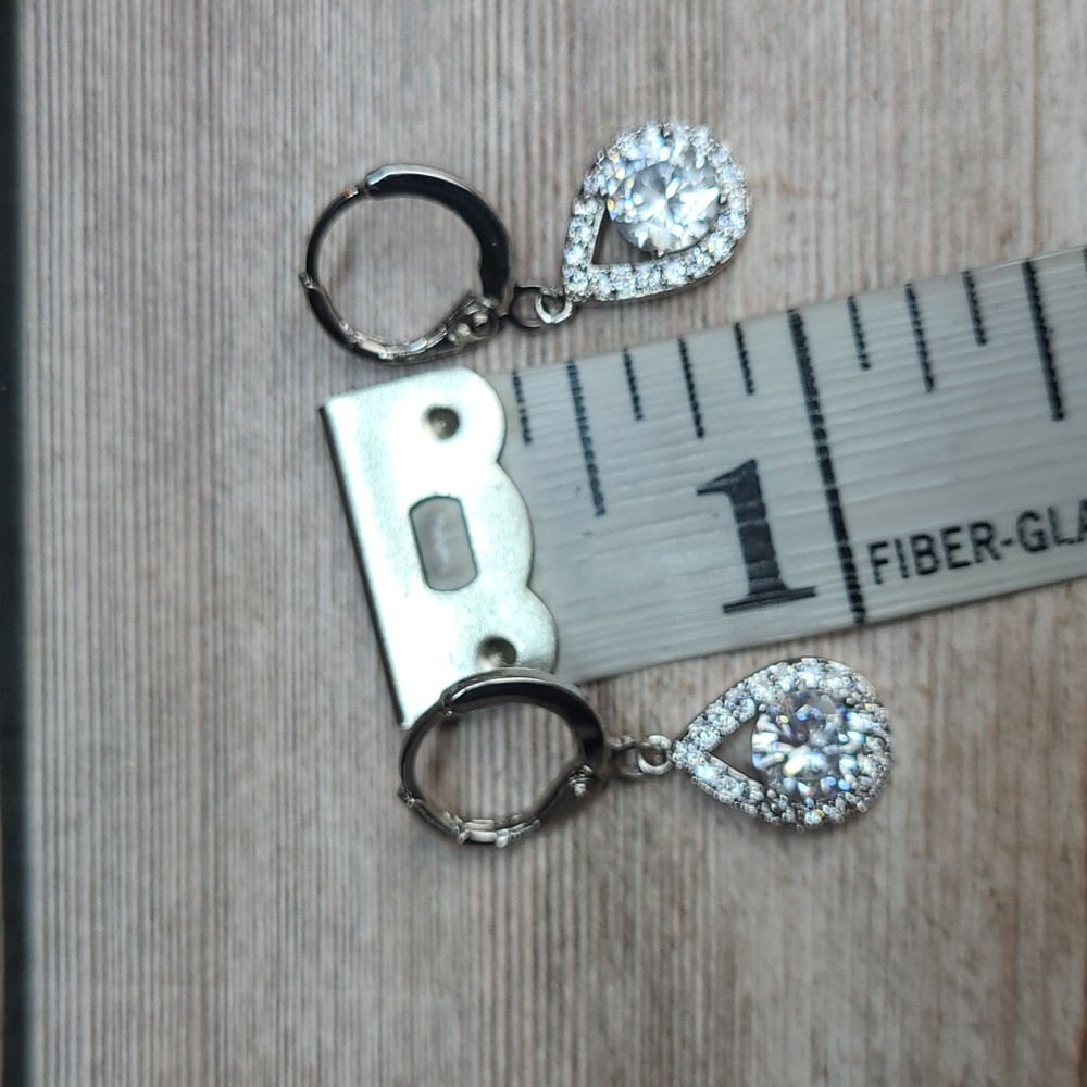 NIB SILVER WHITE TOPAZ DANGLE EARRINGS - Picture 5 of 7
